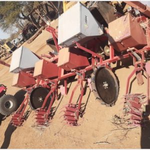 4 Row Planter New